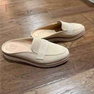 Naturalizer Elegant Beige Slip-On Mules Loafers size 9